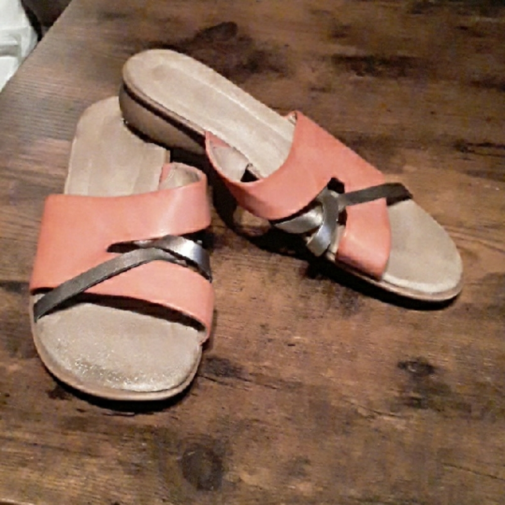 9W   Naturalizer Women's Orange and Brown Slide Sandals